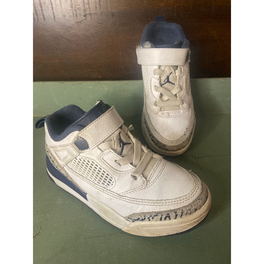 Nike Jordan Spizike Low Sneakers in White Pure Platinim Obsidian-size 11C